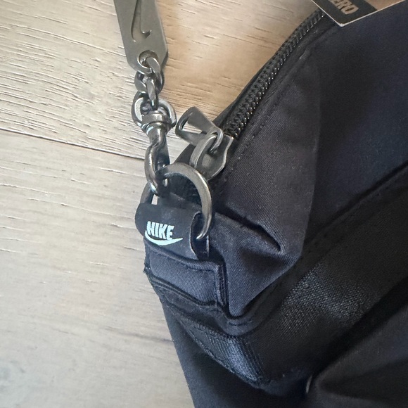 Nike Black Crossbody Bag NEW with tags - Picture 5 of 9
